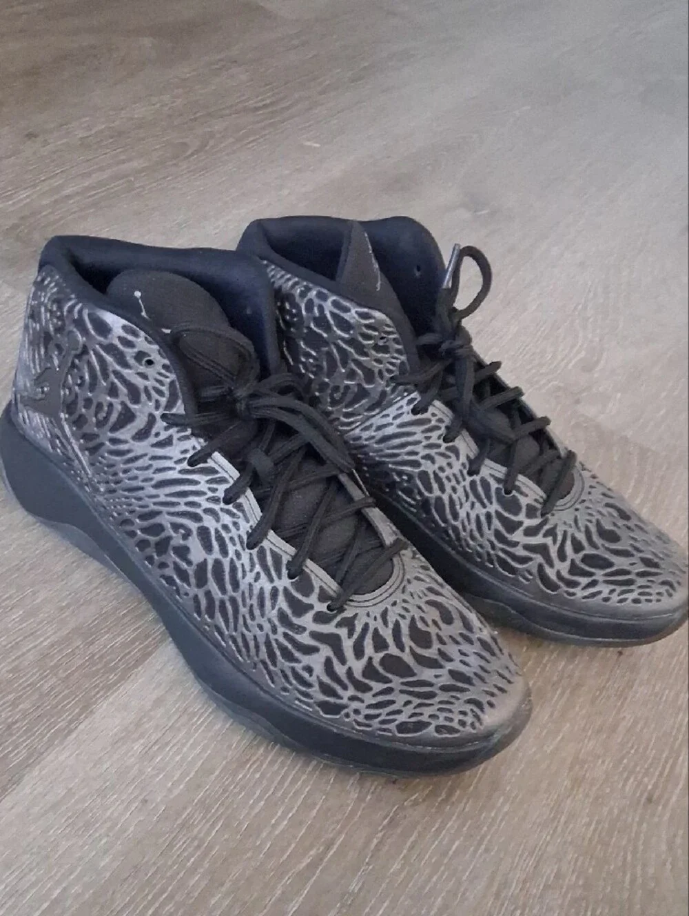 Jordan Men’s Black and Gray Textured Pattern Sneakers